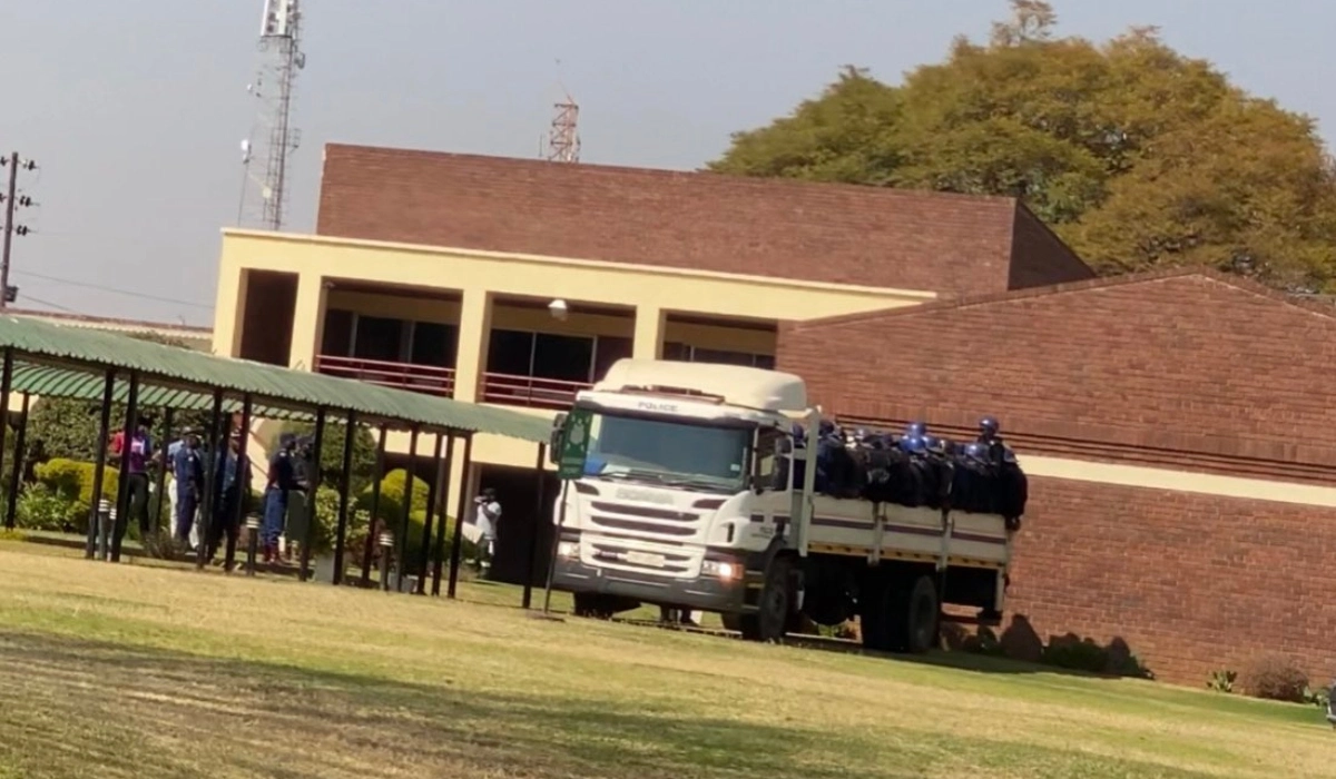 Zimbabwe’s Riot Police Batters And Arrests Over 60 Students At The ZESA National Training Centre In A Morning Ambush