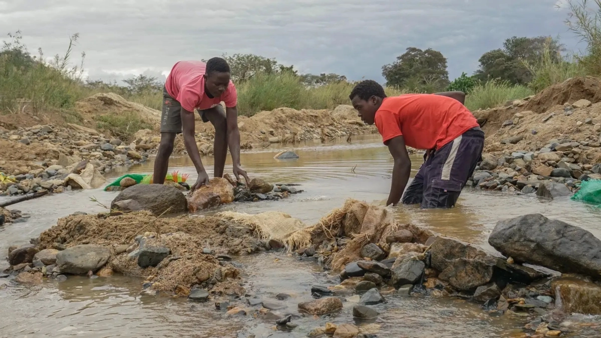 “Makorokoza In The Mud”: Government Reinstates Ban On Alluvial And Riverbed Mining