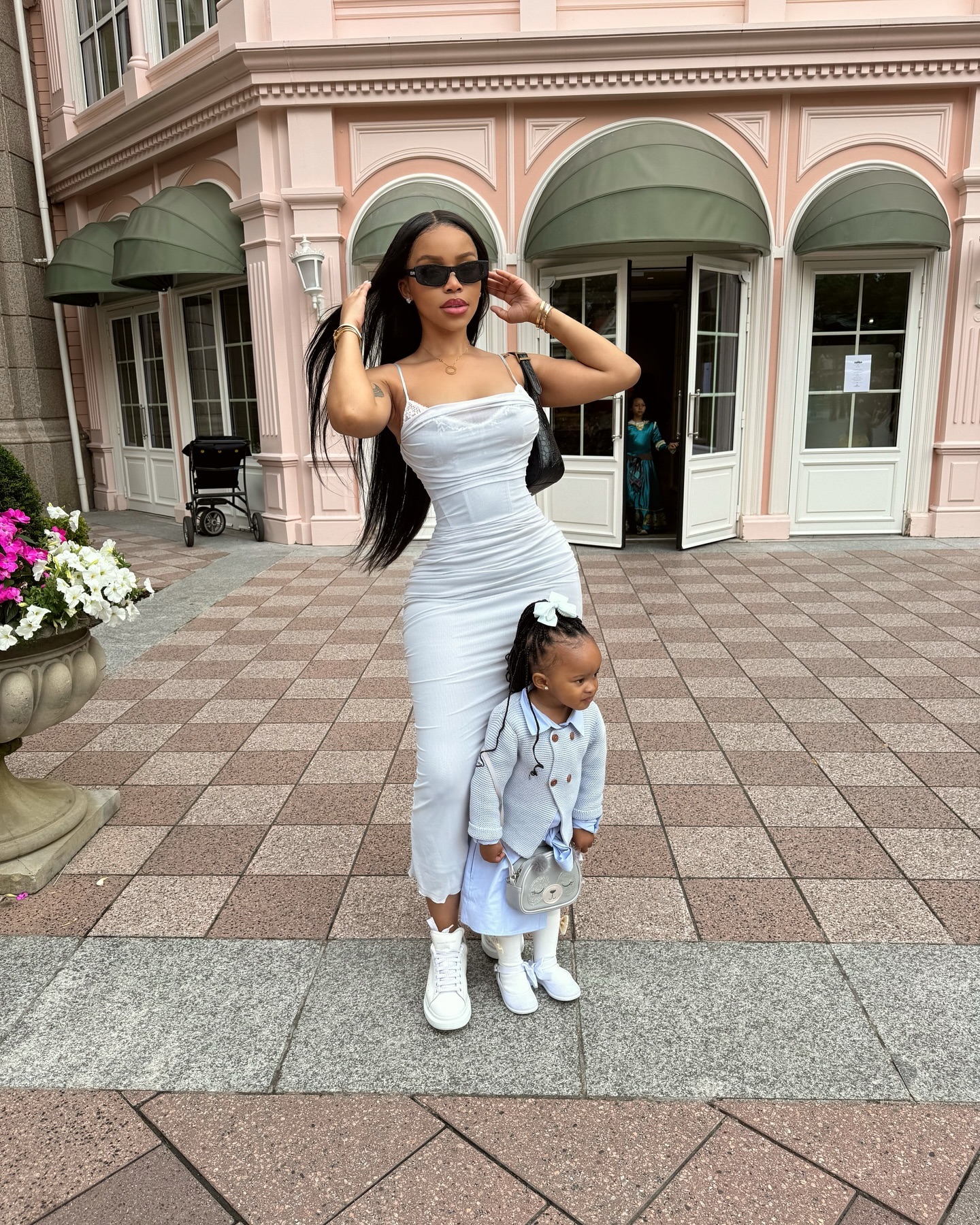 Faith Nketsi & her daughter Sky enjoy a dream vacation in Paris, France