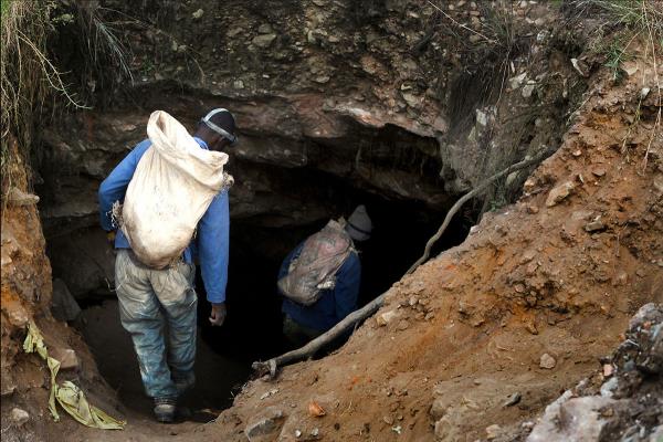 Illegal miners trapped