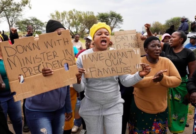 illegal miners in Stilfontein