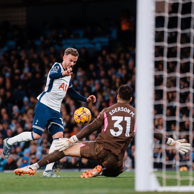 Tottenham stun Manchester City