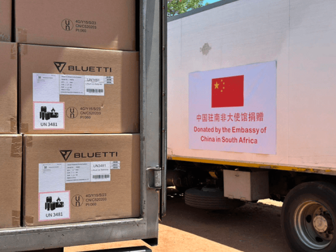 Chinese ambassador Wu Peng delivers tonnes of food & electronics to Kgomo-Kgomo villagers