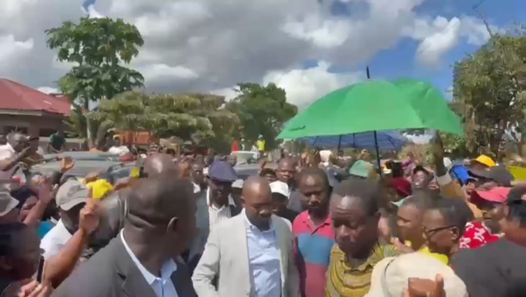 The Moment President Nelson Chamisa Arrived In Glen View to convey condolences to the Hakata family… – Eduzim News