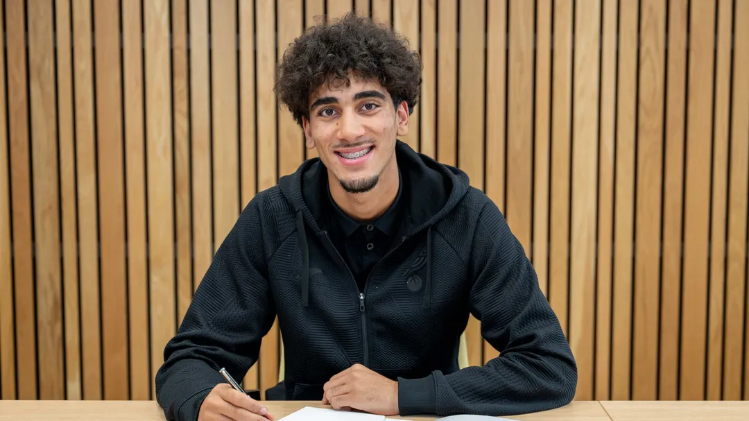 Zimbabwean prospect Takudzwa Gwanzura signs new Norwich contract