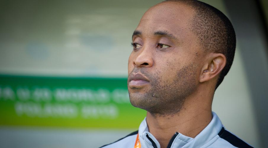 New Highlanders coach Thabo Senong told to return to SA by Zim authorities