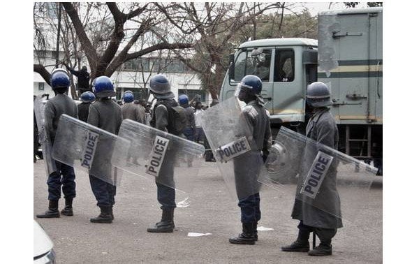 Police Raid ZINASU Offices, Arrest Student Leader – Eduzim News